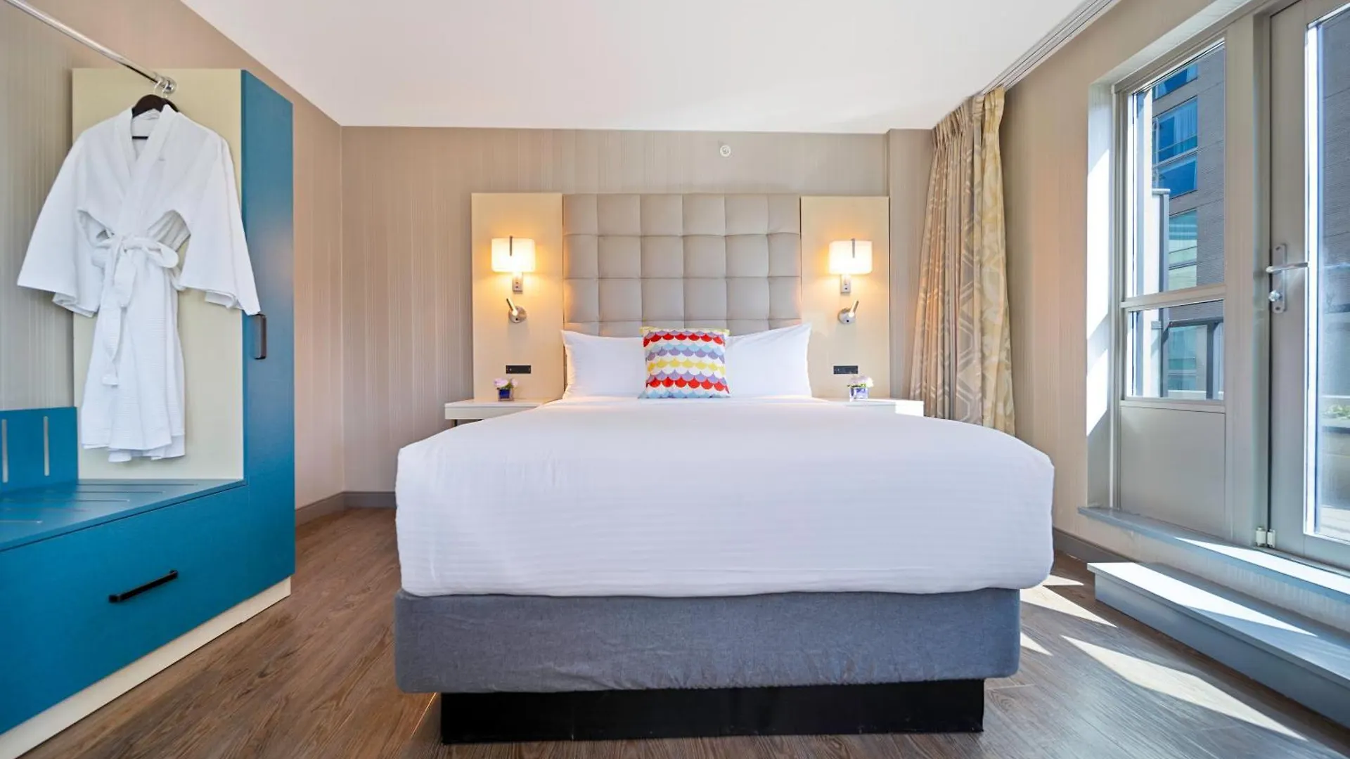 Hotel Blu Ванкувер 4*,  Канада
