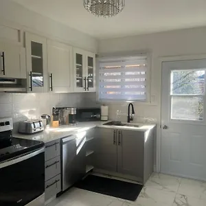  Apartment Fully Renovated With Free Parking Canada