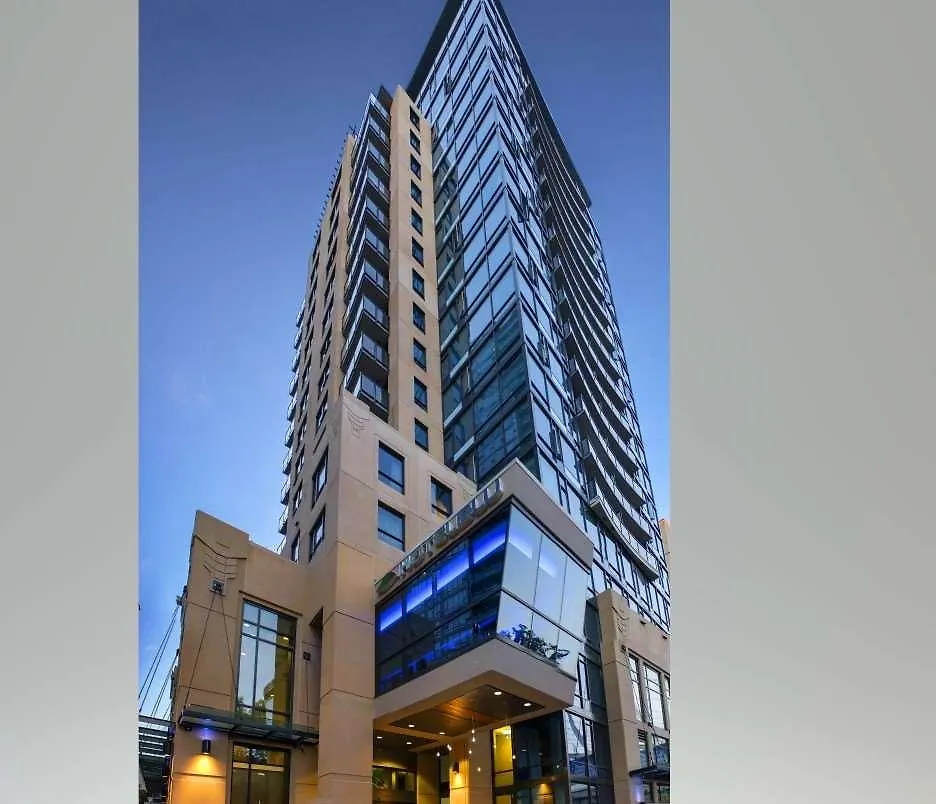 Hotel BLU Vancouver 4*,