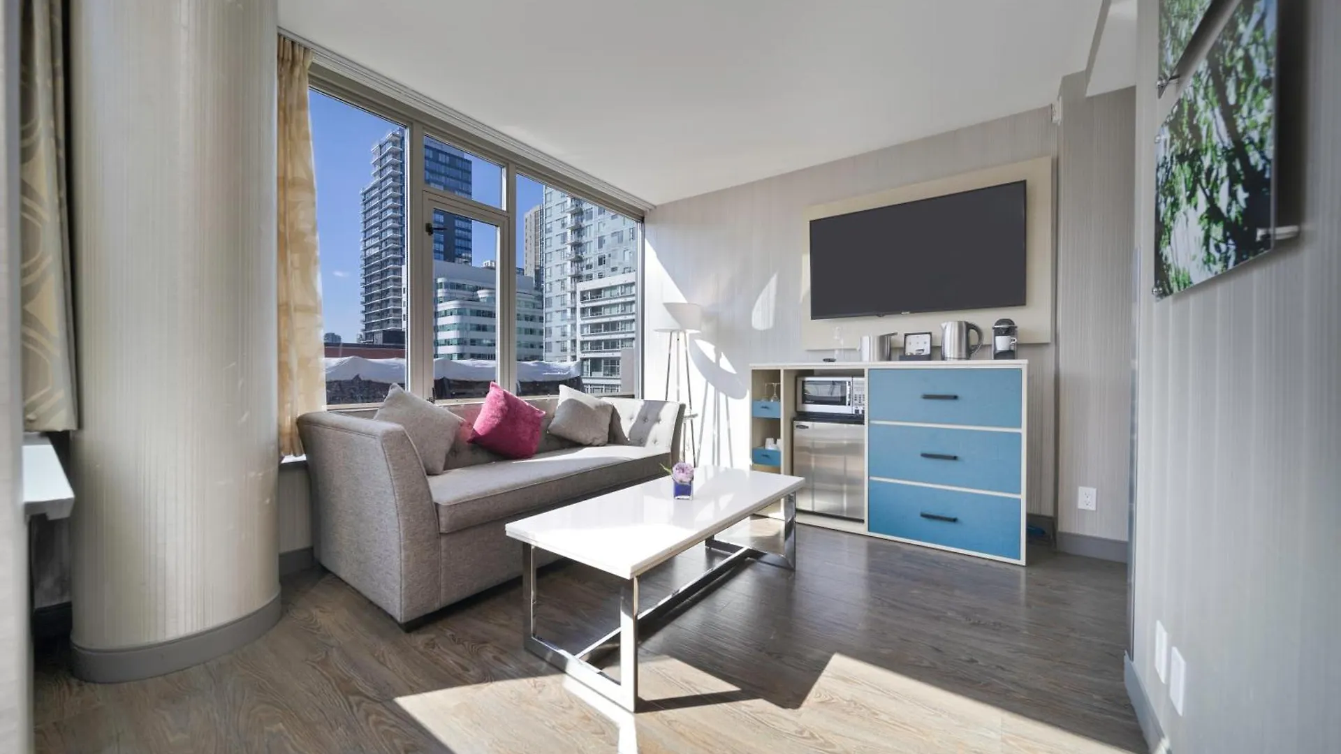 Hotel Blu Vancouver
